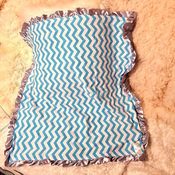 A baby blanket - Picture 4 of 5
